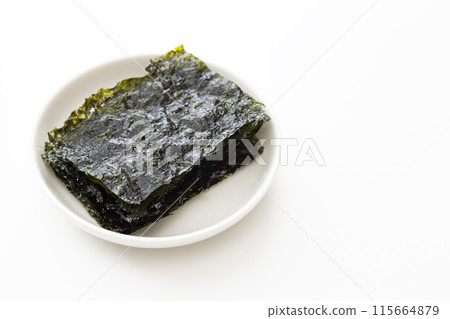 白色背景上的韓國海藻 白色背景上的韓國海藻 115664879