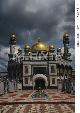 Brunei's Old Mosque 115665128