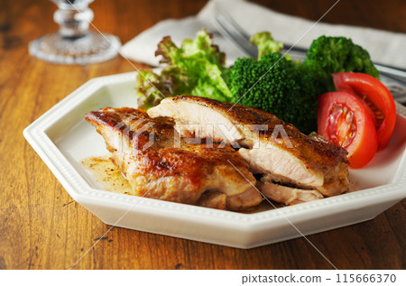 Crispy chicken sauteed in butter 115666370