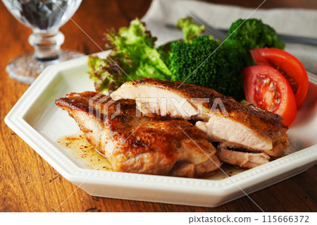 Crispy chicken sauteed in butter 115666372