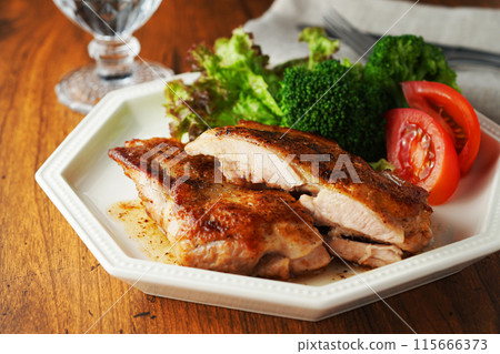 Crispy chicken sauteed in butter 115666373