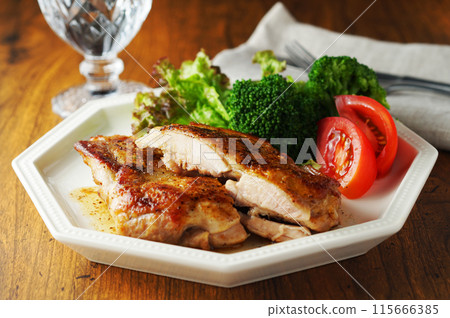 Crispy chicken sauteed in butter 115666385