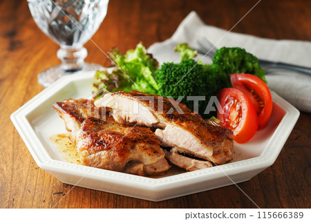 Crispy chicken sauteed in butter 115666389