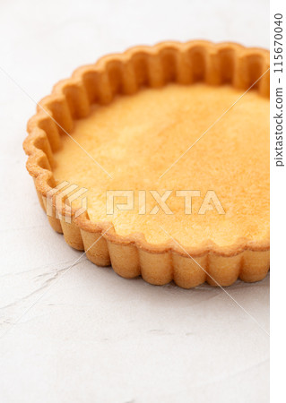 A close-up of a simple tart base 115670040