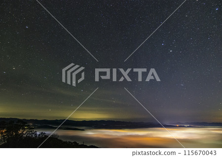 Sea of clouds and starry sky from Kiri no Umi Observatory in Miyoshi City, Hiroshima Prefecture - Big Dipper Sea of clouds and starry sky from Kiri no Umi Observatory in Miyoshi City, Hiroshima Prefecture - Big Dipper 115670043