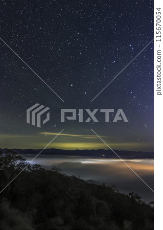 Sea of clouds and starry sky from Kiri no Umi Observatory in Miyoshi City, Hiroshima Prefecture - Big Dipper Sea of clouds and starry sky from Kiri no Umi Observatory in Miyoshi City, Hiroshima Prefecture - Big Dipper 115670054