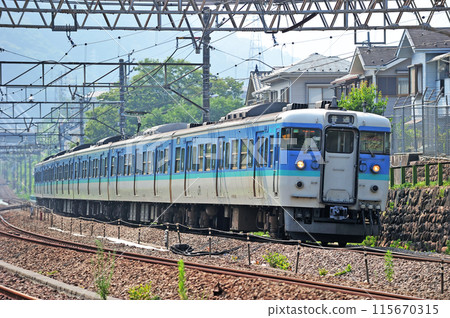 Chuo Main Line Yomotsu-Uenohara JR East 115 series C1 formation (Nagano) 115670315