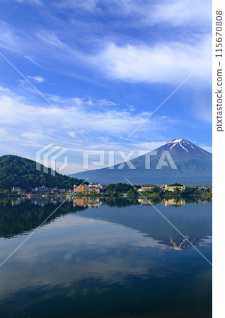 Inverted Fuji reflected in Lake Kawaguchi in early summer, Yamanashi Prefecture 115670808