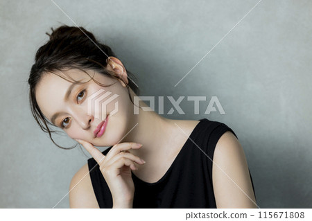 black sleeveless woman 115671808