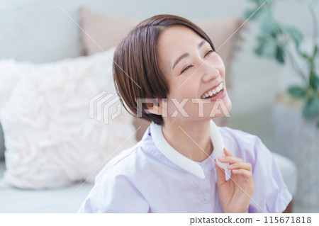戴冰環的女人(夏季/預防中暑) 戴冰環的女人(夏季/預防中暑) 115671818