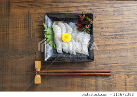 日本比目魚生魚片 115672398