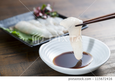Japanese flounder sashimi Japanese flounder sashimi 115672416