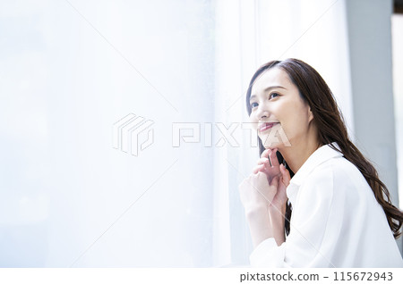 年輕的女士的肖像 115672943