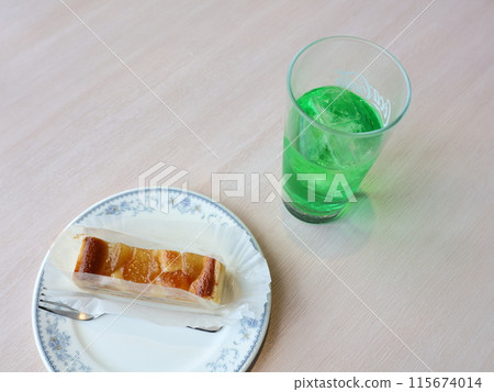 Apple pie and melon soda 115674014
