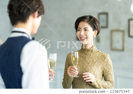 A toast toast 115675347