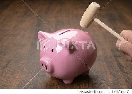Pig money box and hammer (+hand) 115675697