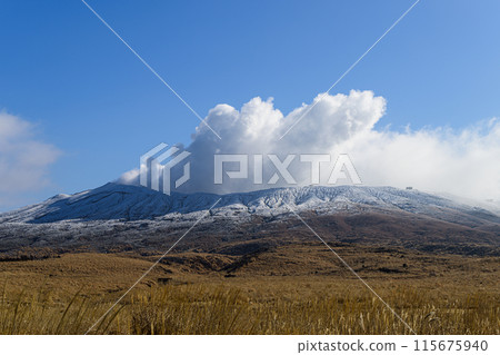 Mt. Aso which raises the plume Mt. Aso which raises the plume 115675940