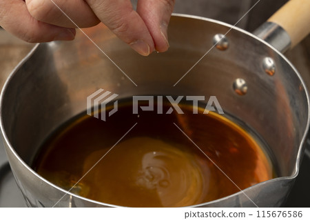 用調味料製作炸麵山椒 用調味料製作炸麵山椒 115676586