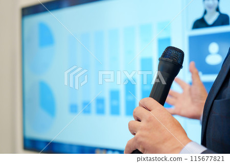 Businessman giving a presentation while showing data 115677821