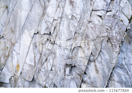流紋岩 - 當岩漿在地球表面快速冷卻和硬化時形成的火山岩 - 稱為「節理」的裂縫 115677884