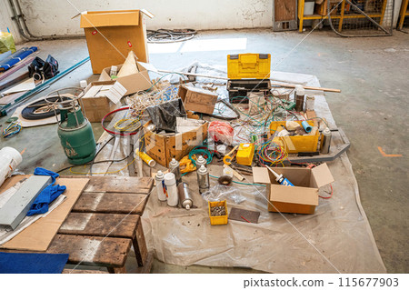 Division of equipment and small industrial tools 115677903