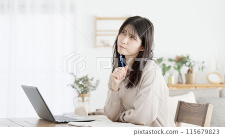 一個陷入學業的女人 一個陷入學業的女人 115679823