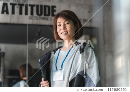 Female trainer/staff member at gym/sports gym 115680261