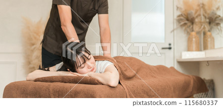 Women and chiropractors/therapists attending chiropractic clinics, osteopathic clinics, and massage clinics Women and chiropractors/therapists attending chiropractic clinics, osteopathic clinics, and massage clinics 115680337