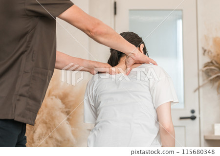 Women and chiropractors/therapists attending chiropractic clinics, osteopathic clinics, and massage clinics Women and chiropractors/therapists attending chiropractic clinics, osteopathic clinics, and massage clinics 115680348