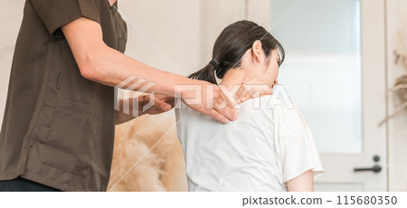 Women and chiropractors/therapists attending chiropractic clinics, osteopathic clinics, and massage clinics Women and chiropractors/therapists attending chiropractic clinics, osteopathic clinics, and massage clinics 115680350