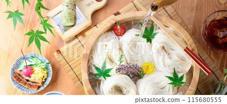 夏季掛麵盆中掛面的圖像（俯視圖） 115680555