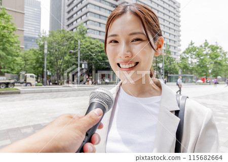 接受采訪的中年婦女（採訪/麥克） 115682664