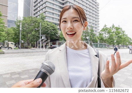 接受采訪的中年婦女（採訪/麥克） 115682672