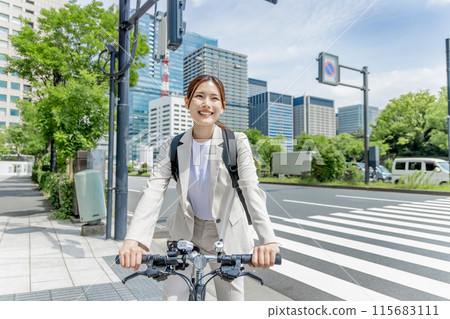 Commuting woman bicycle 115683111