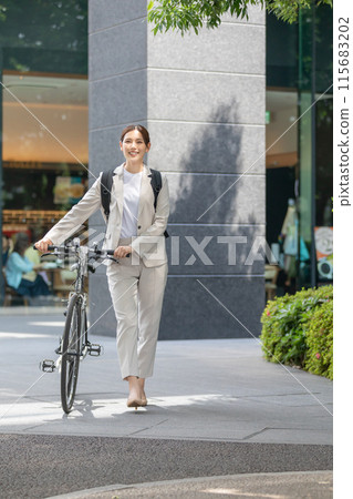 Commuting woman bicycle 115683202