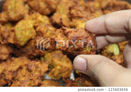 A picture of pakora with selective focus A picture of pakora with selective focus 115683656