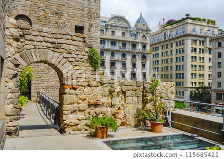 old defensive walls in Barcelona, Spain old defensive walls in Barcelona, Spain 115685421
