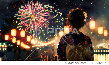 穿著浴衣的女人看著美麗的煙火 穿著浴衣的女人看著美麗的煙火 115686494