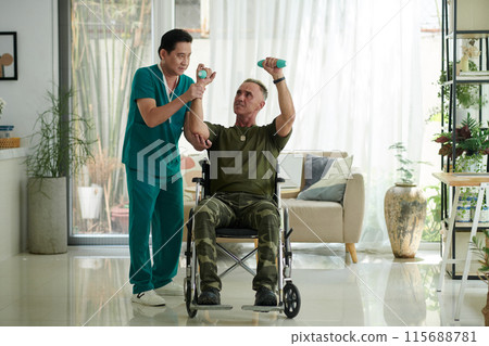 Soldier With Disability Training With Doctor 115688781