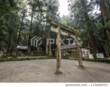 Torii gate and worship hall of Muro Ryuketsu Shrine Torii gate and worship hall of Muro Ryuketsu Shrine 115688910