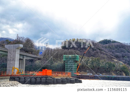 Construction of a bridge over the sea 115689115