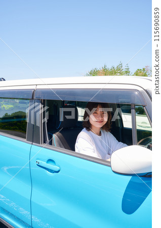 騎一輛車的一個少婦 騎一輛車的一個少婦 115690859