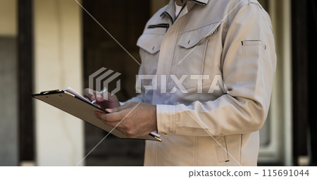 Man in work clothes / Construction and construction related 115691044