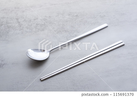 韓式不鏽鋼湯匙“sukkala”和筷子“jokkala” 115691370