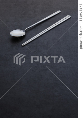 韓式不鏽鋼湯匙“sukkala”和筷子“jokkala” 115691371