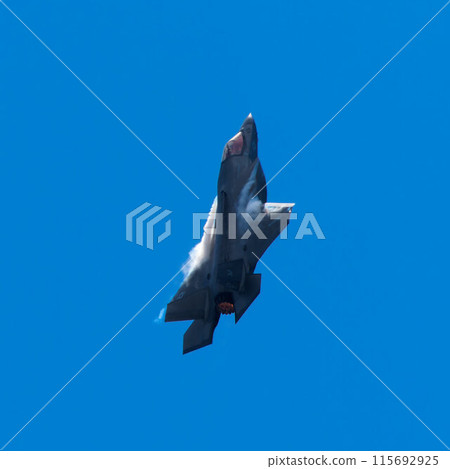 Maneuvering fighter jet F-35 Lightning Maneuvering fighter jet F-35 Lightning 115692925
