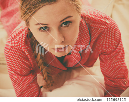 Thoughtful woman lying in bed 115698125