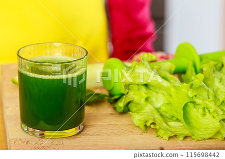 Green vegetable smoothie juice 115698442