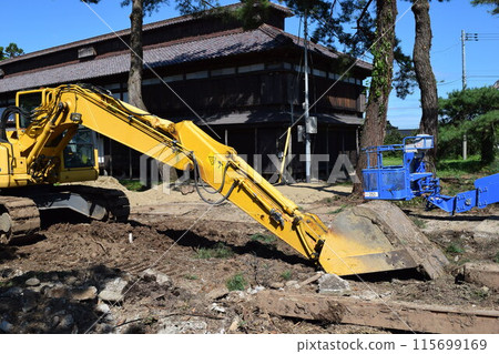 土建施工現場的施工機械 土建施工現場的施工機械 115699169