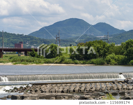 Mount Nijo seen from the Yamato River riverbed 115699174
